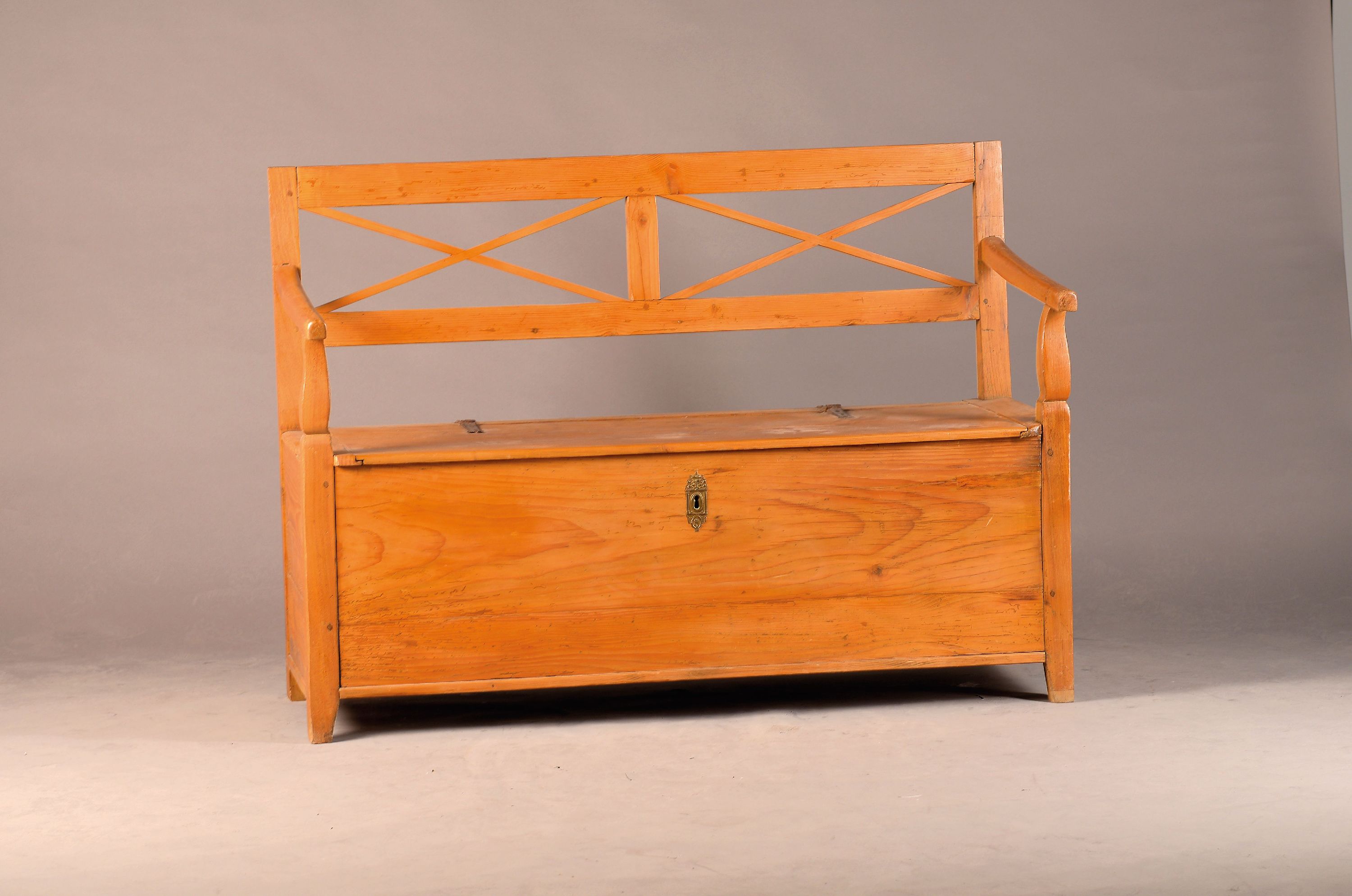 Image 27127777 - Biedermeier Truhensitzbank, 19.Jh., Weichholz massiv, Versprossung der Rückenlehne ...
