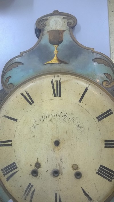 27127765b - Größere Wanduhr mit Viertelstundenschlag, Schwarzwald Mitte 19 Jh., Zifferblatt in ...