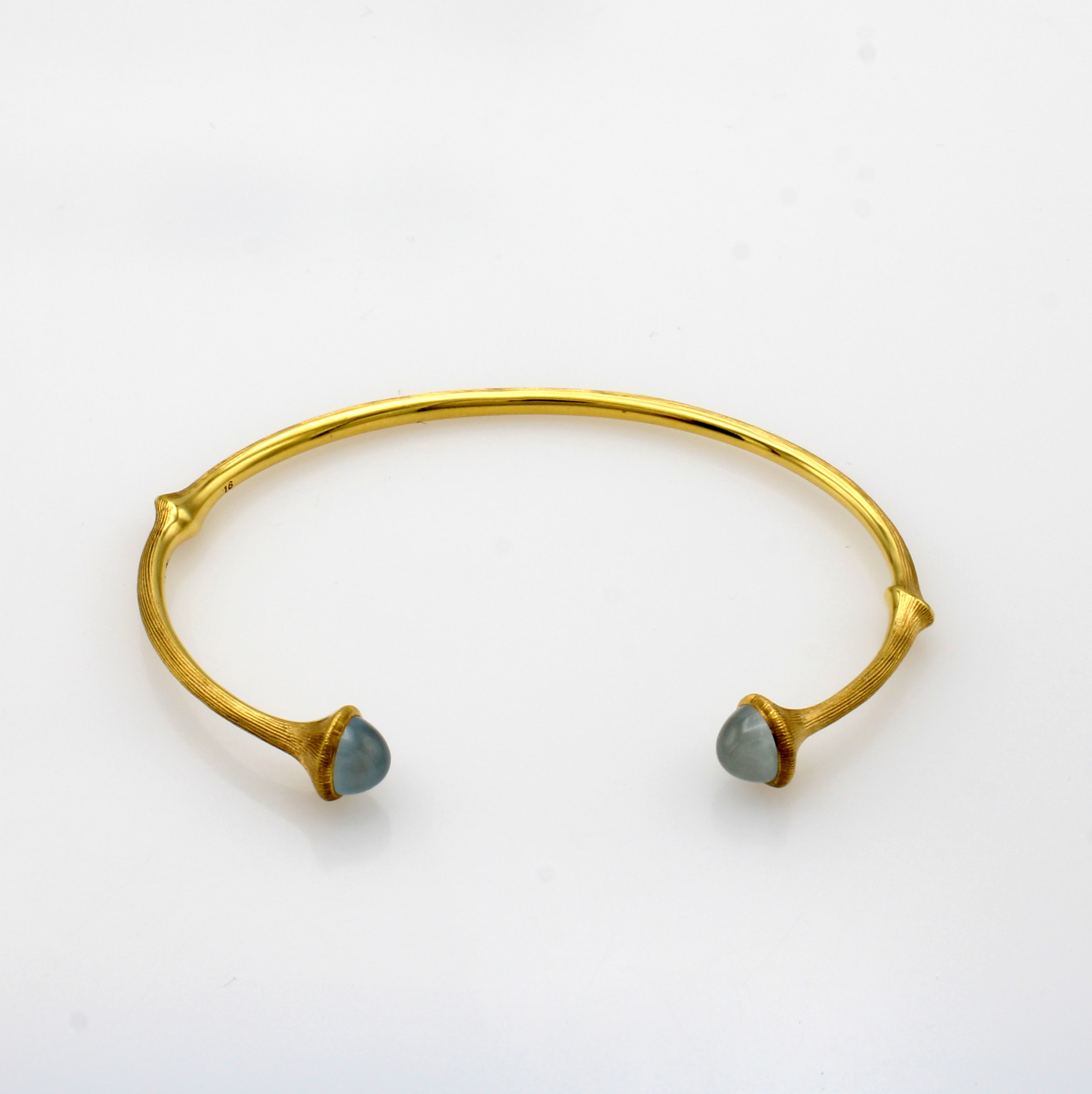 Image 27127889 - Ole Lynggaard Armreif mit Aquamarin, GG 750/000, z.T. satiniert, Umfang ca. 17 cm, orig. ...