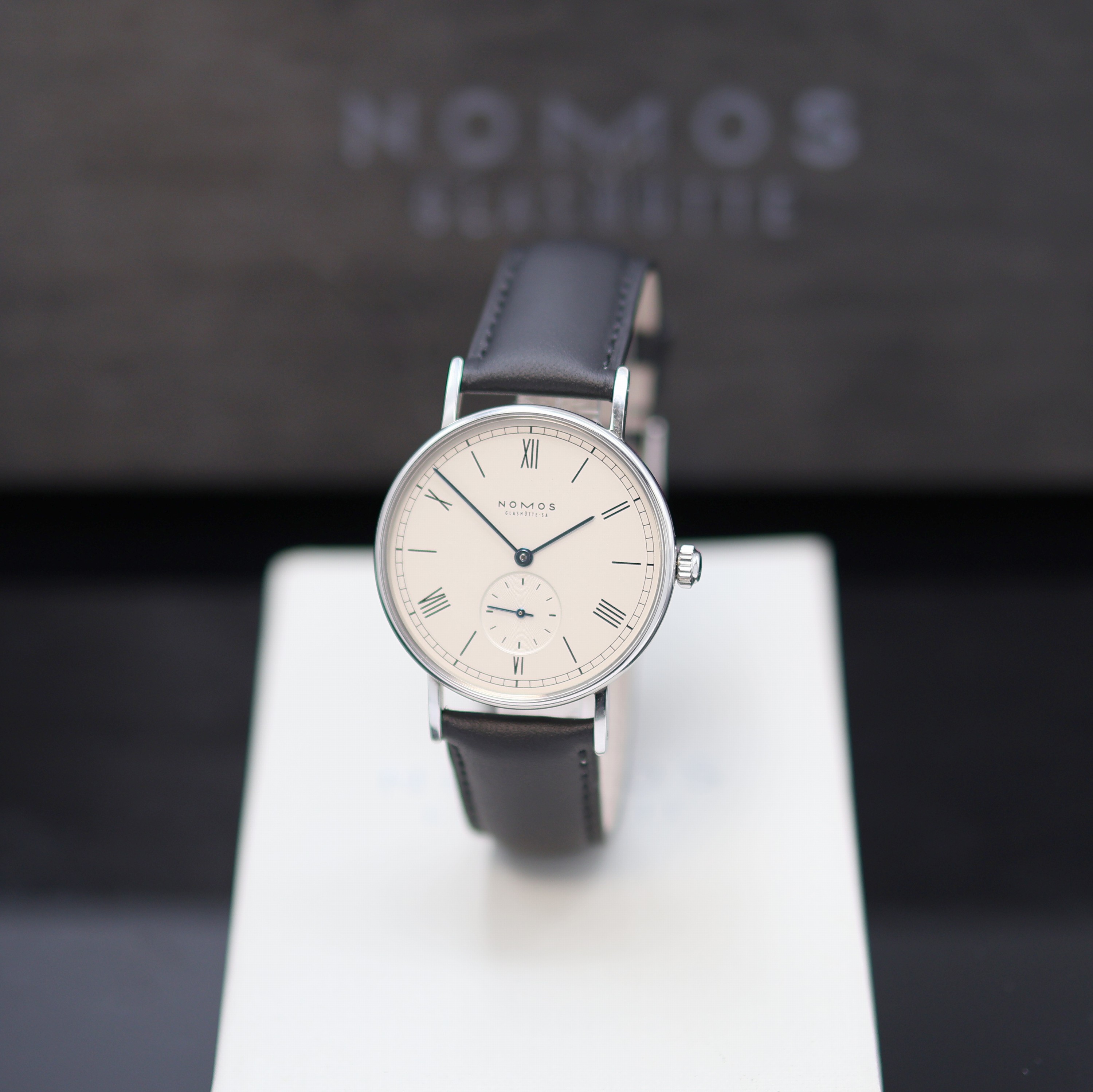 Image 27127896 - Nomos Ludwig Armbanduhr in Edelstahl, Handaufzug, beids. vergl. Geh. inkl. neutr. ...