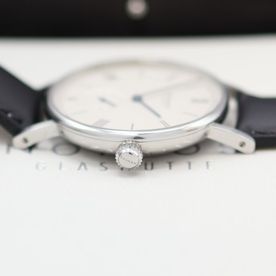 27127896d - Nomos Ludwig Armbanduhr in Edelstahl, Handaufzug, beids. vergl. Geh. inkl. neutr. ...