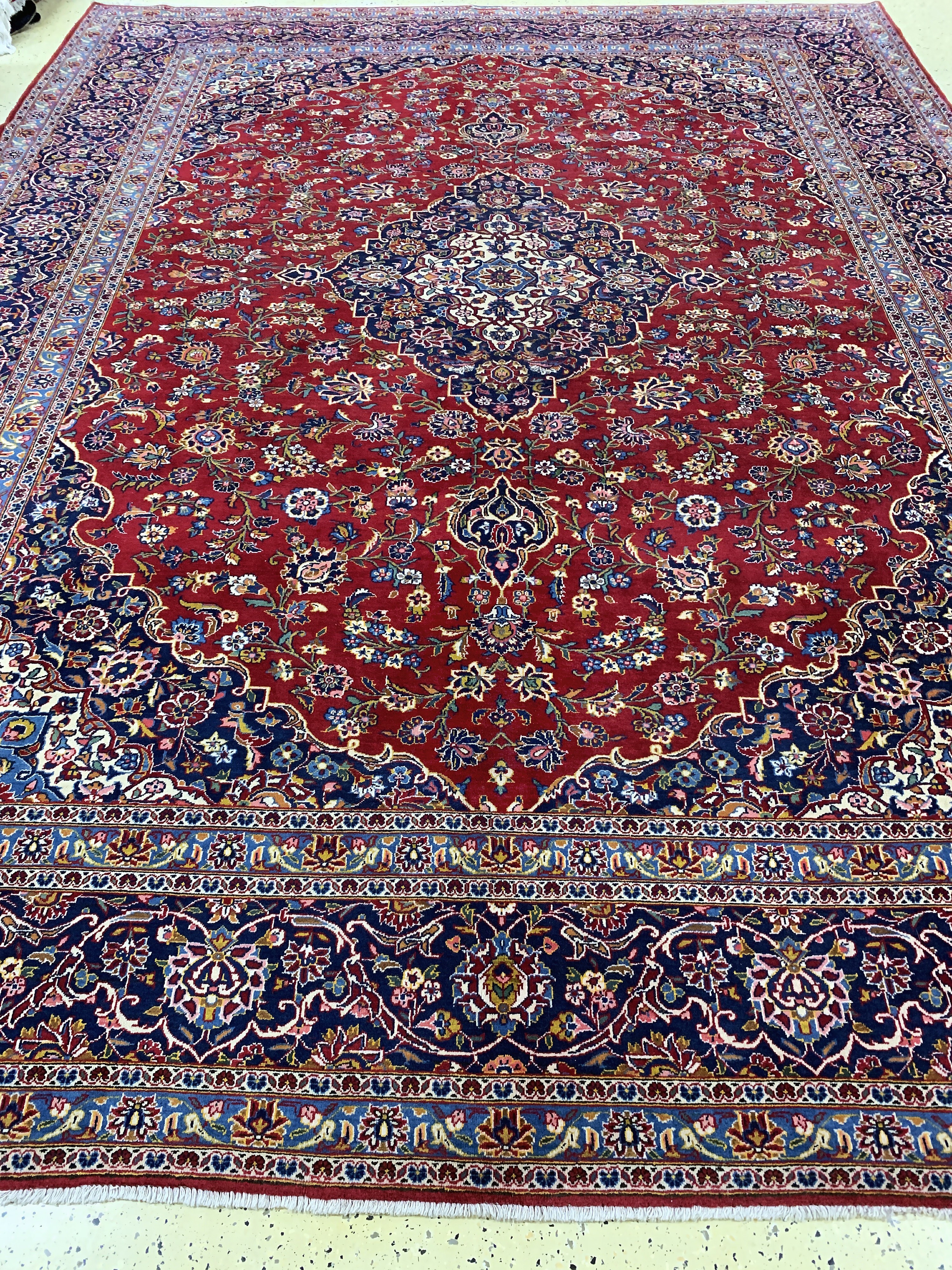 Detail h: Keschan Persien, signiert"Ghoutb", Mitte 20.Jhd, Wolle auf Baumwolle, ca. 400 x 303 cm,EHZ: 1-2