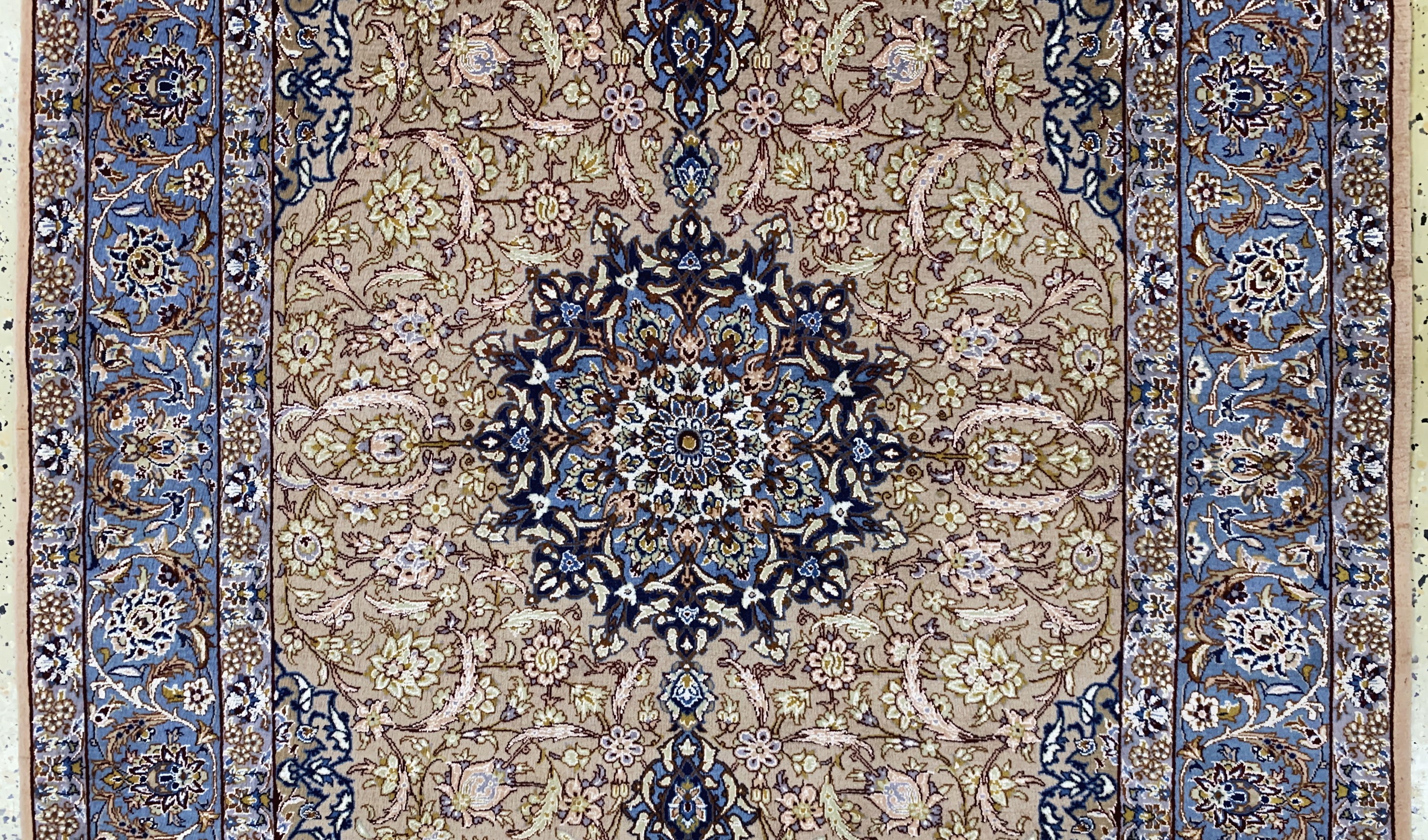 Detail b: Esfahan fein Persien, signiert"Sanaye", Mitte 20.Jhd, Korkwolle mit und auf Seide, ca.170 x 107 cm, ca. 1,0 Mio. Kn/qm, EHZ: 1-2