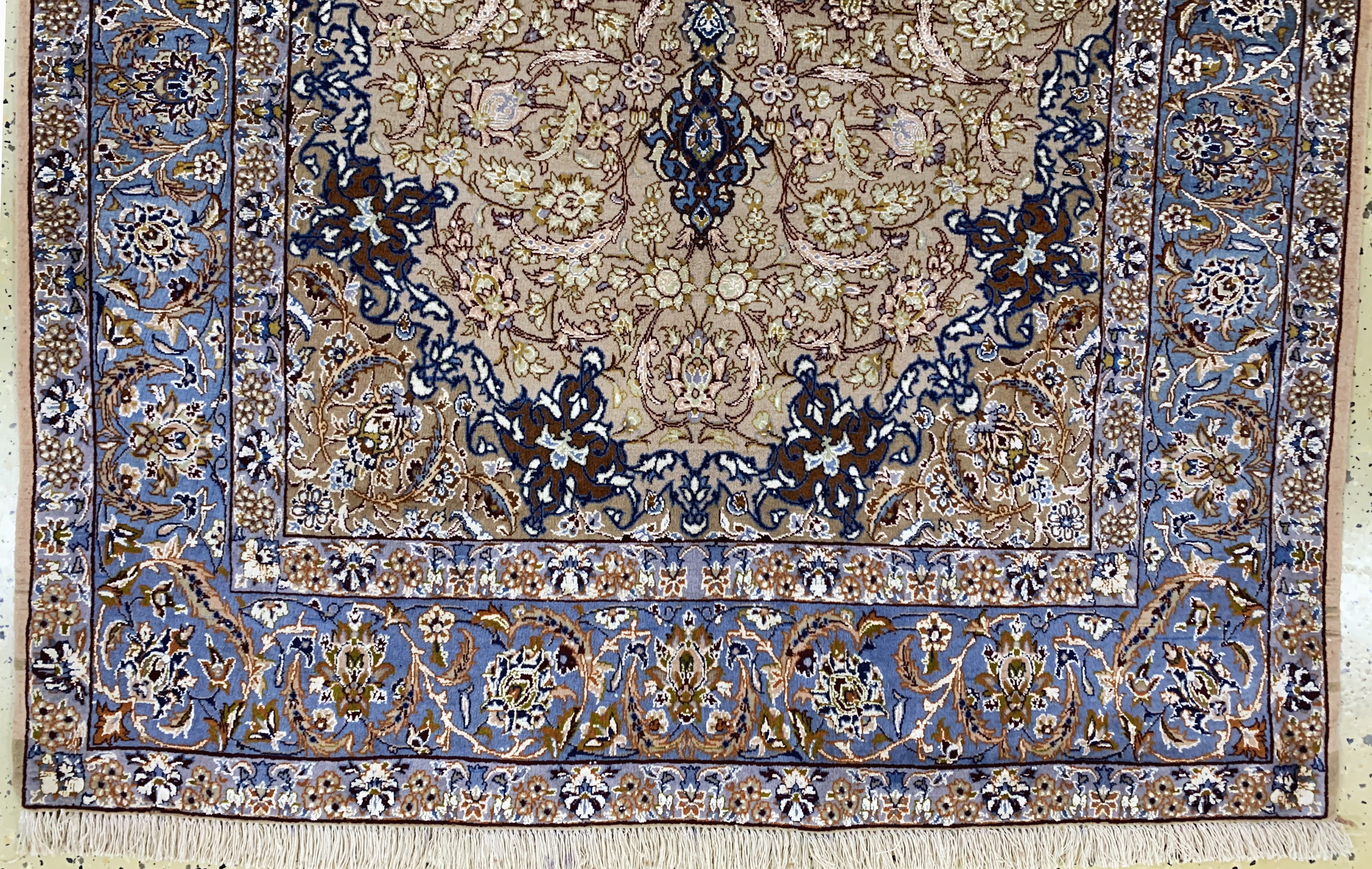 Detail c: Esfahan fein Persien, signiert"Sanaye", Mitte 20.Jhd, Korkwolle mit und auf Seide, ca.170 x 107 cm, ca. 1,0 Mio. Kn/qm, EHZ: 1-2