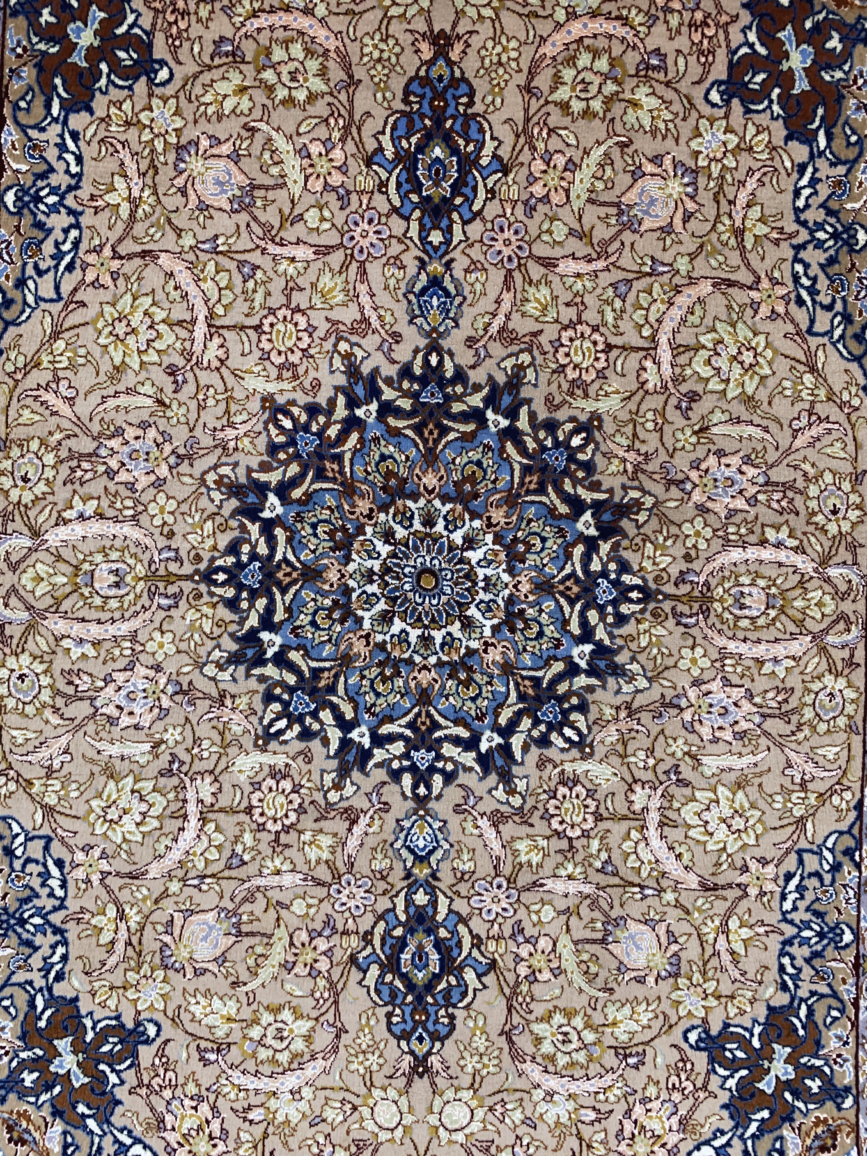 Detail d: Esfahan fein Persien, signiert"Sanaye", Mitte 20.Jhd, Korkwolle mit und auf Seide, ca.170 x 107 cm, ca. 1,0 Mio. Kn/qm, EHZ: 1-2