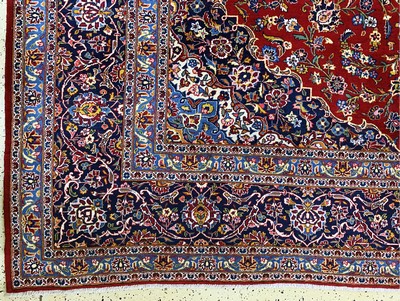 27128344b - Keschan Persien, signiert´Ghoutb´, Mitte 20.Jhd, Wolle auf Baumwolle, ca. 400 x 303 ...