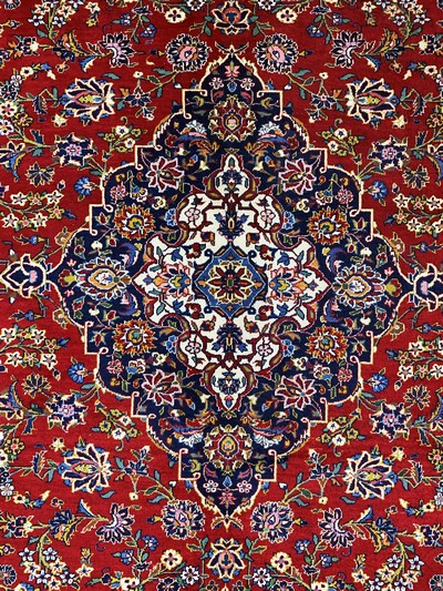27128344d - Keschan Persien, signiert´Ghoutb´, Mitte 20.Jhd, Wolle auf Baumwolle, ca. 400 x 303 ...