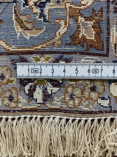 27128346f - Esfahan fein Persien, signiert´Sanaye´, Mitte 20.Jhd, Korkwolle mit und auf Seide, ...