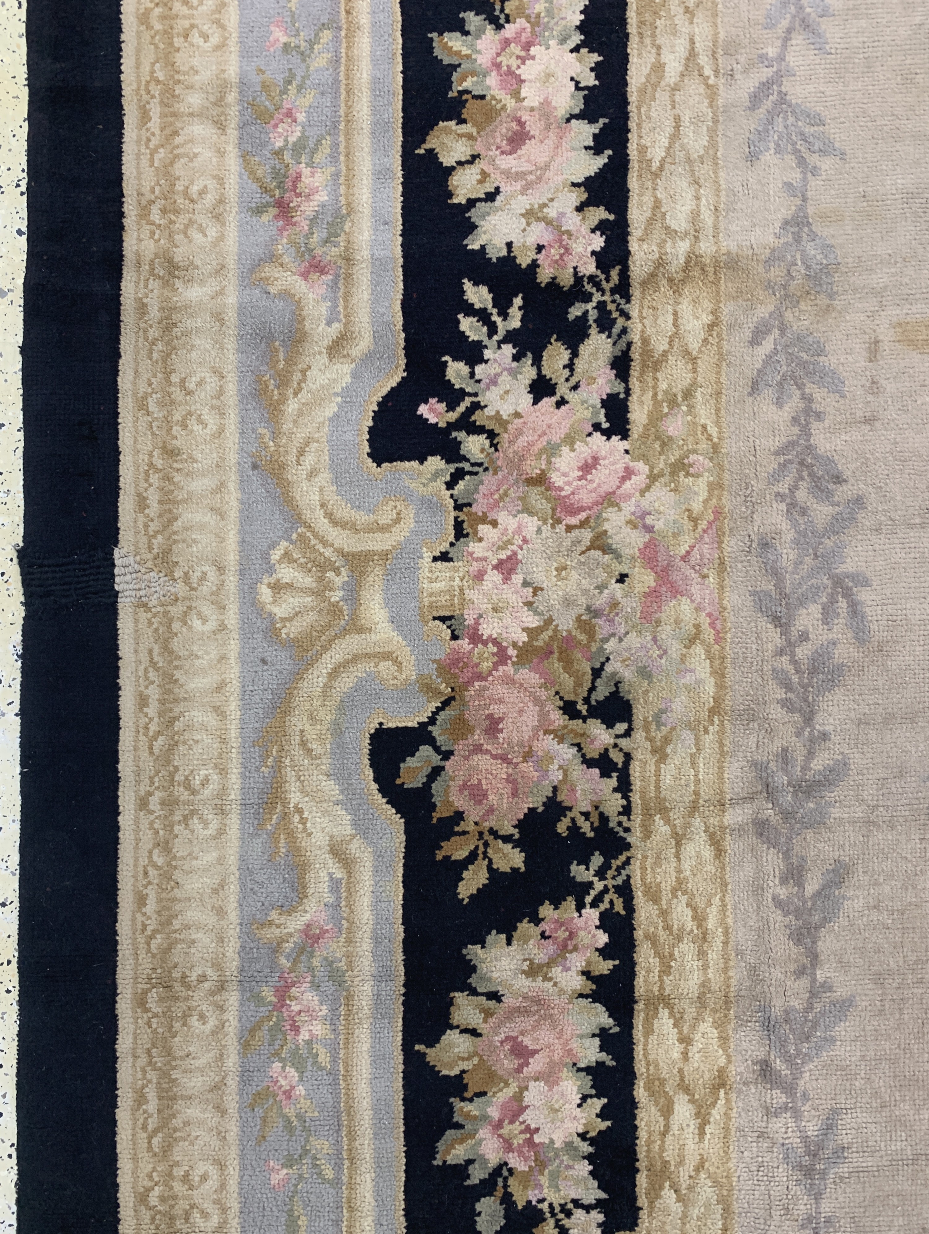 Detail f: Aubusson Teppich antik, Frankreich, um 1900, Wolle auf Wolle, ca. 610 x 414 cm, restauriert, EHZ: 4, (Flecken & Risse)