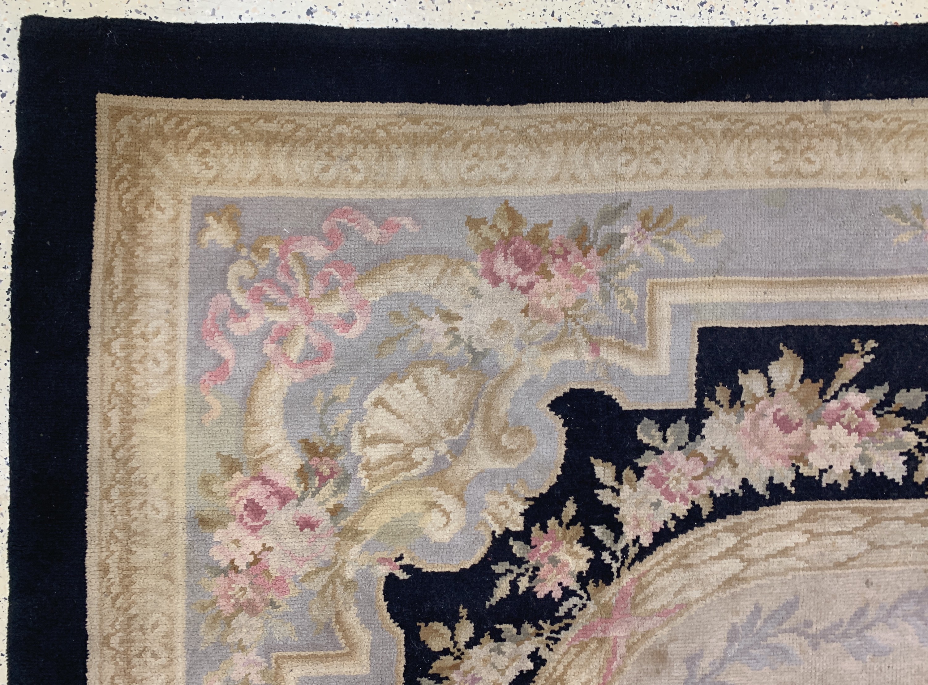Detail m: Aubusson Teppich antik, Frankreich, um 1900, Wolle auf Wolle, ca. 610 x 414 cm, restauriert, EHZ: 4, (Flecken & Risse)