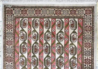 27128431a - Hereke Seide fein signiert, Türkei, Mitte 20.Jhd, reine Naturseide, ca. 94 x 63 cm, ...