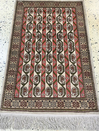 27128431e - Hereke Seide fein signiert, Türkei, Mitte 20.Jhd, reine Naturseide, ca. 94 x 63 cm, ...