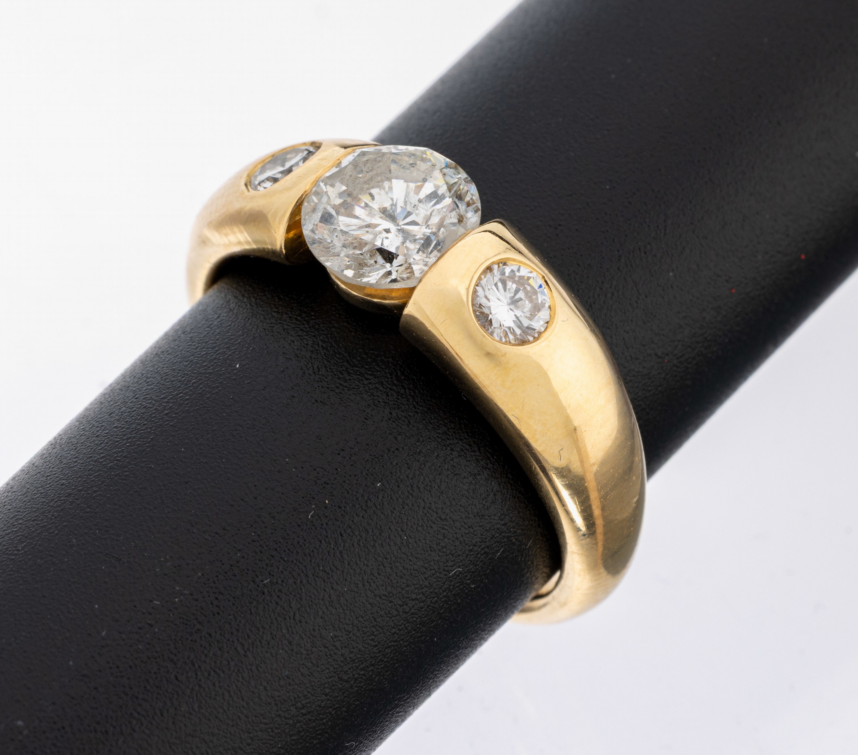 Image 27128563 - 18 kt Gold Diamant-Ring, GG 750/000, schwere massive Ausführung, mittig modifizierter ...