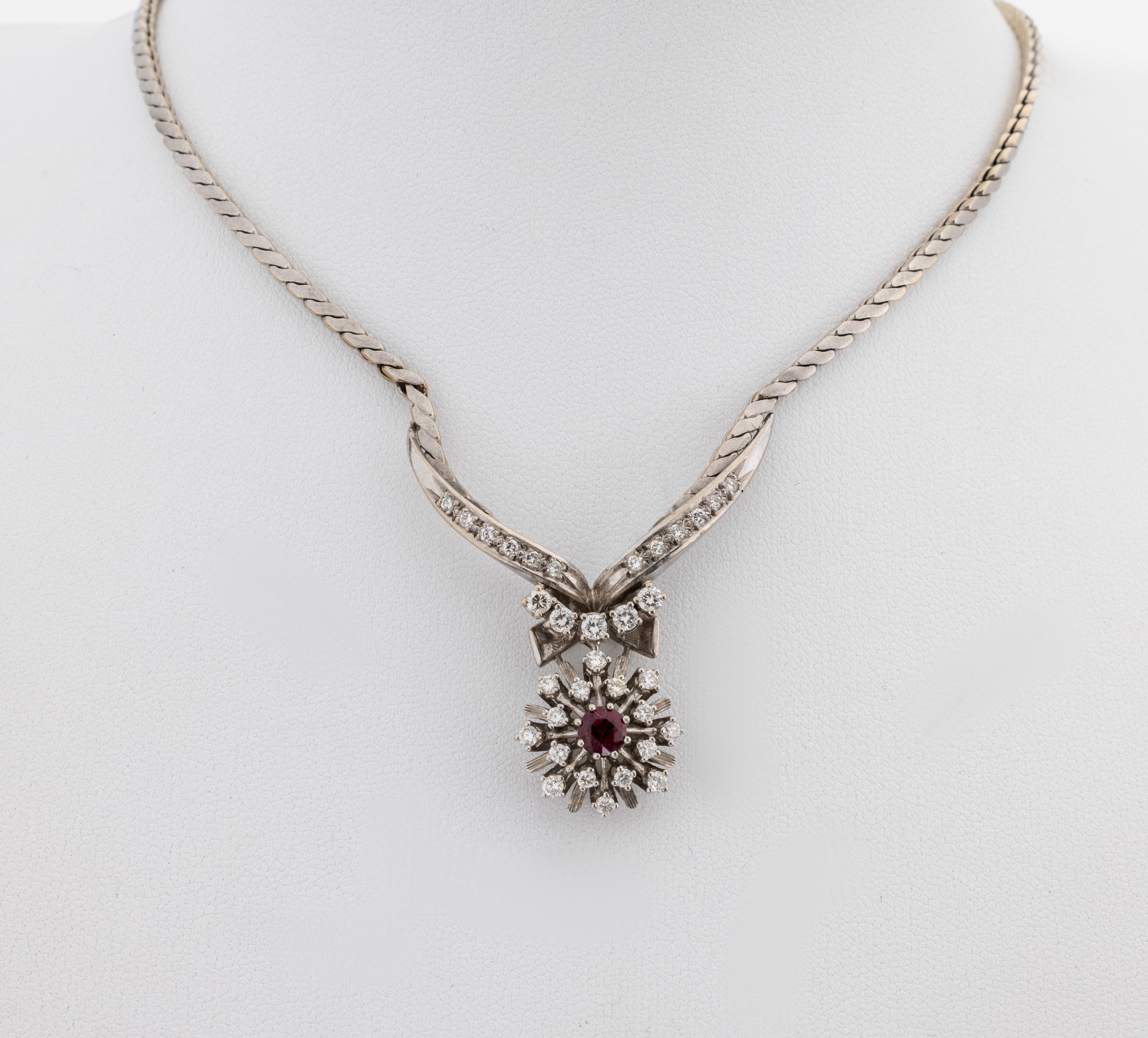 Image 27128584 - 14 kt gold ruby-diamond-necklace , WG 585/000, middle part with round bevelled ruby ...