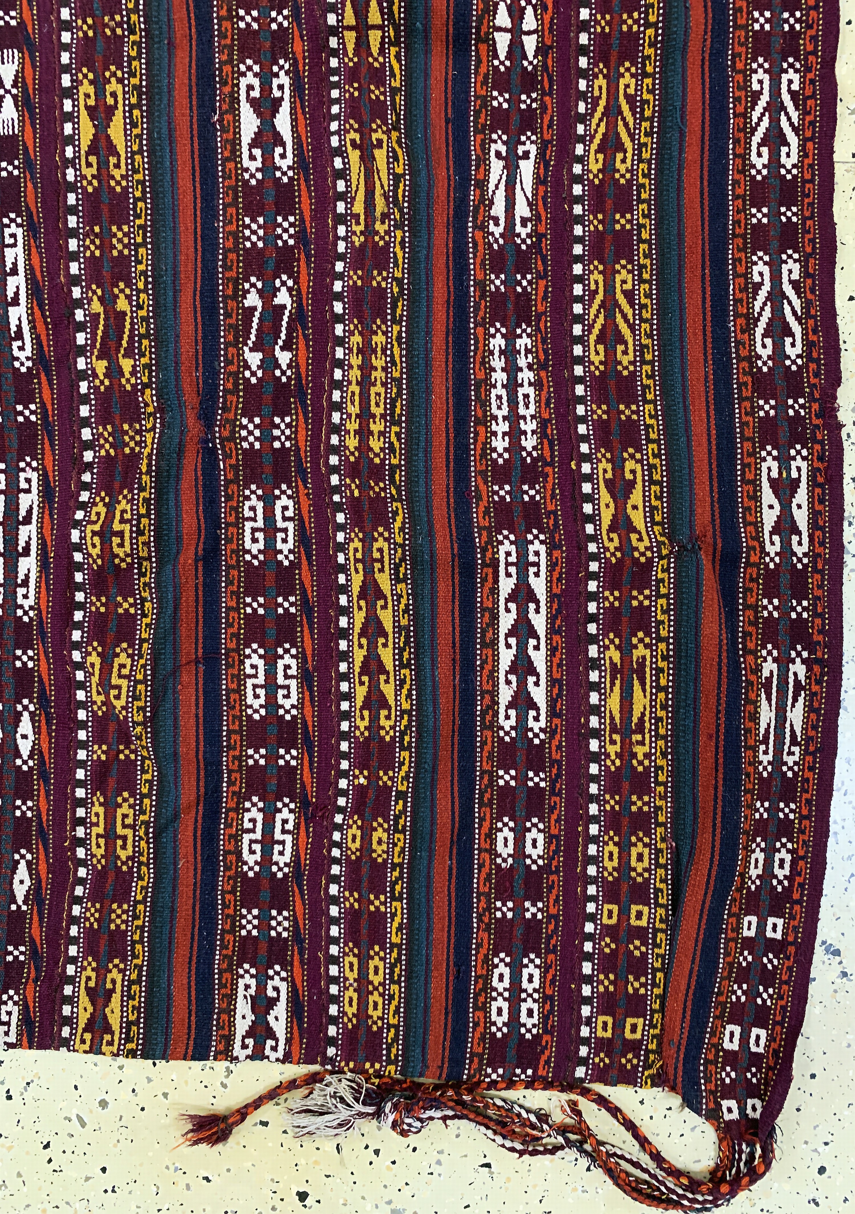 Detail a: Nomadendecke"Jajim", Persien, Anfang 20.Jhd, Wolle auf Wolle, ca. 195 x 190 cm, EHZ: 2(mehrere Bahnen), geflickt