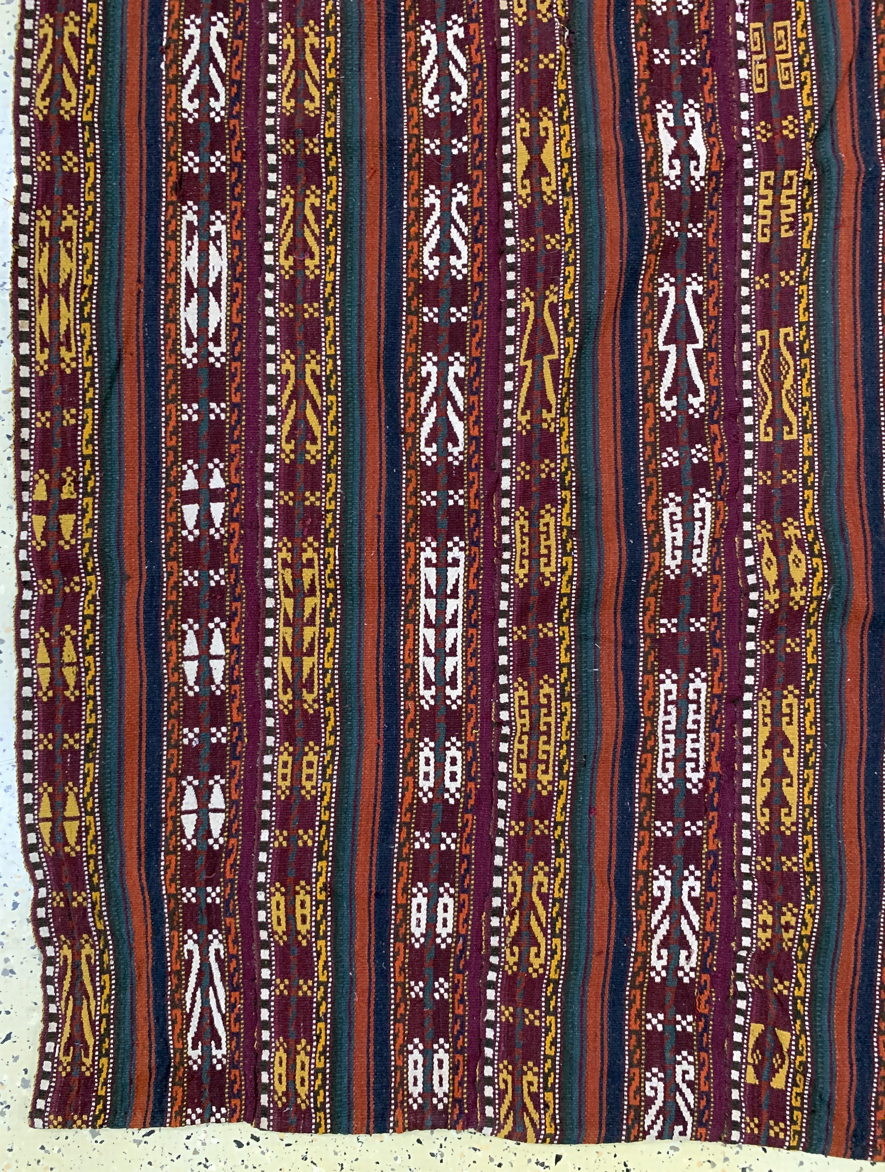 Detail b: Nomadendecke"Jajim", Persien, Anfang 20.Jhd, Wolle auf Wolle, ca. 195 x 190 cm, EHZ: 2(mehrere Bahnen), geflickt