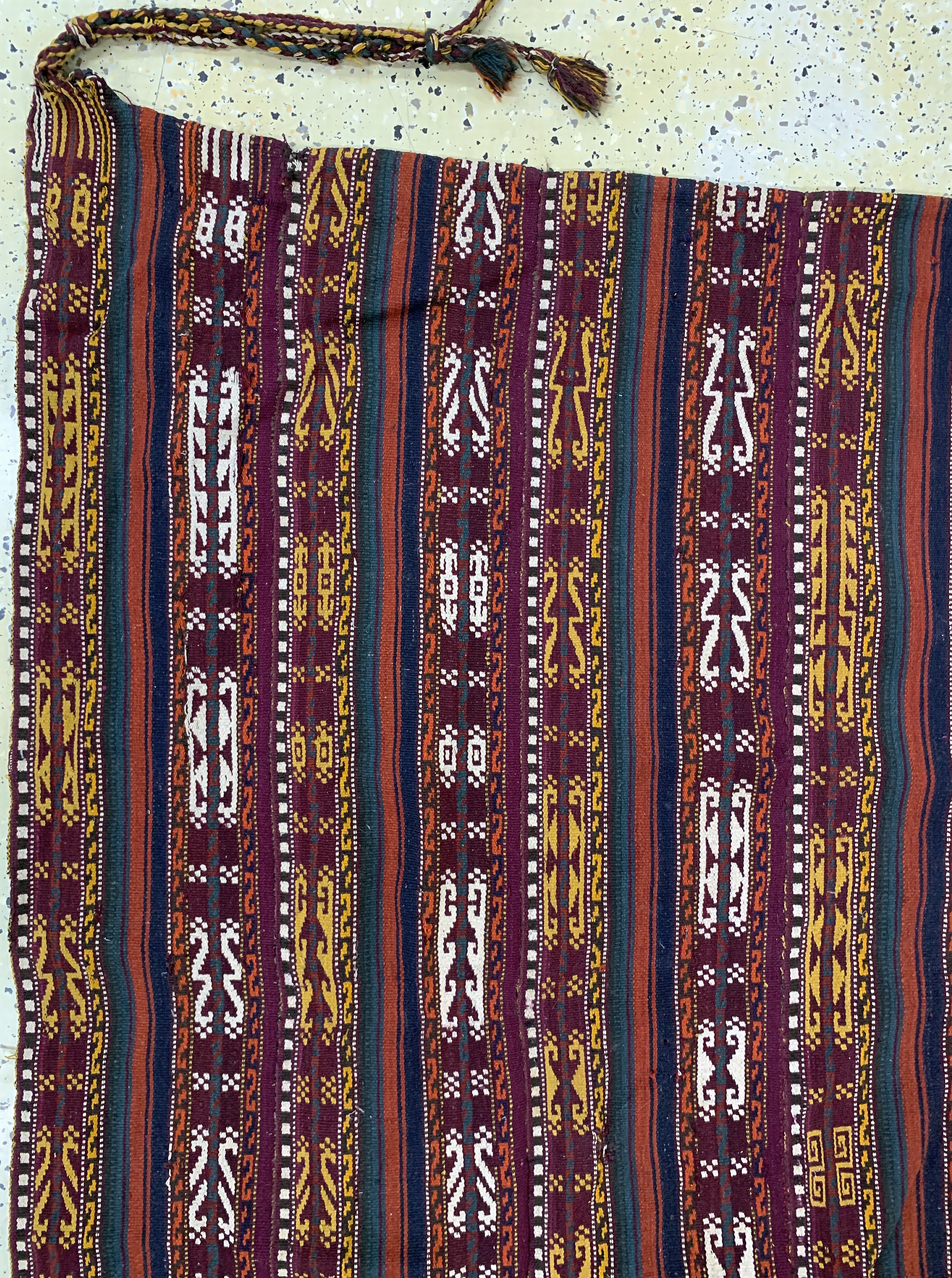 Detail c: Nomadendecke"Jajim", Persien, Anfang 20.Jhd, Wolle auf Wolle, ca. 195 x 190 cm, EHZ: 2(mehrere Bahnen), geflickt