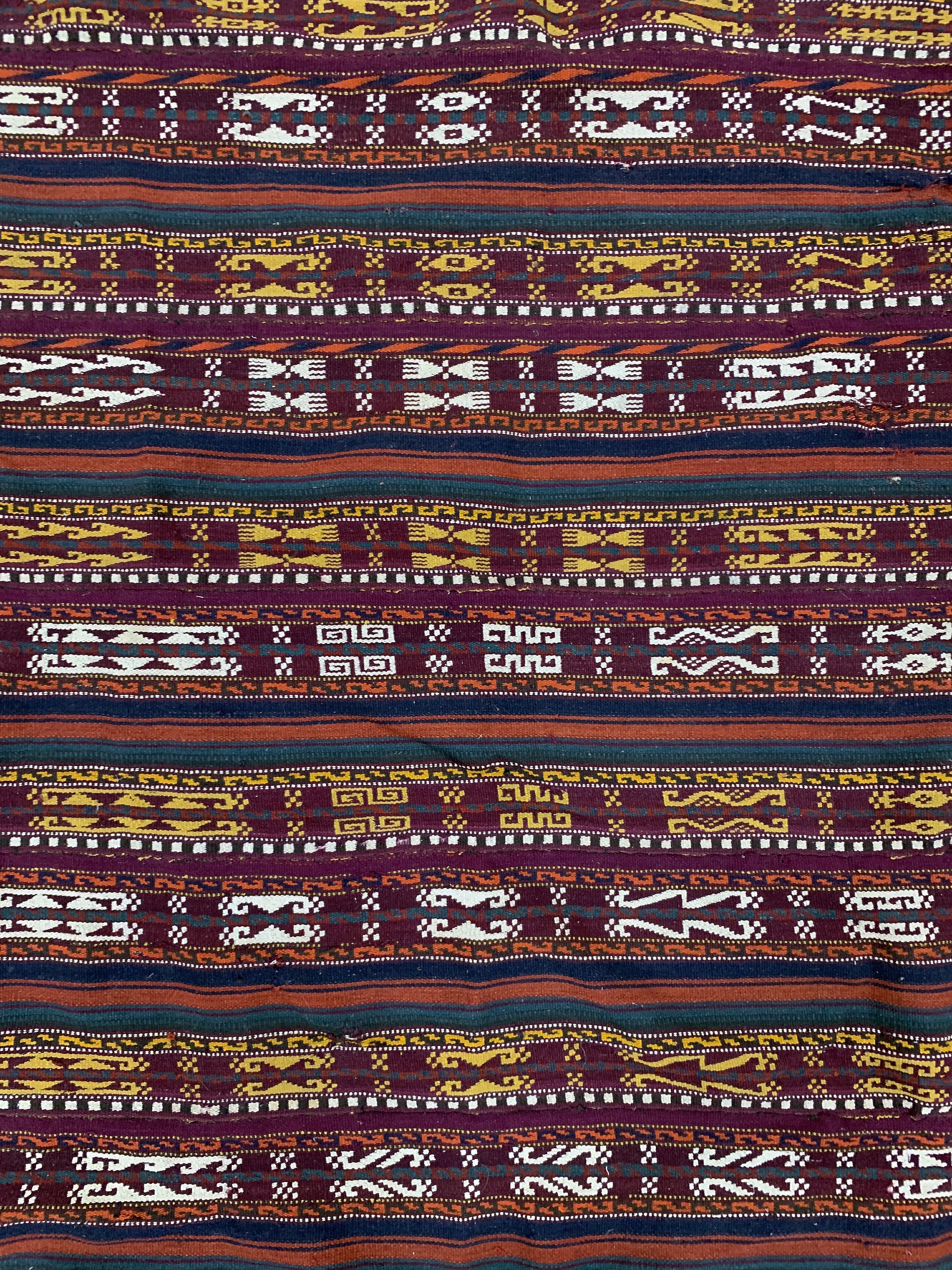 Detail e: Nomadendecke"Jajim", Persien, Anfang 20.Jhd, Wolle auf Wolle, ca. 195 x 190 cm, EHZ: 2(mehrere Bahnen), geflickt