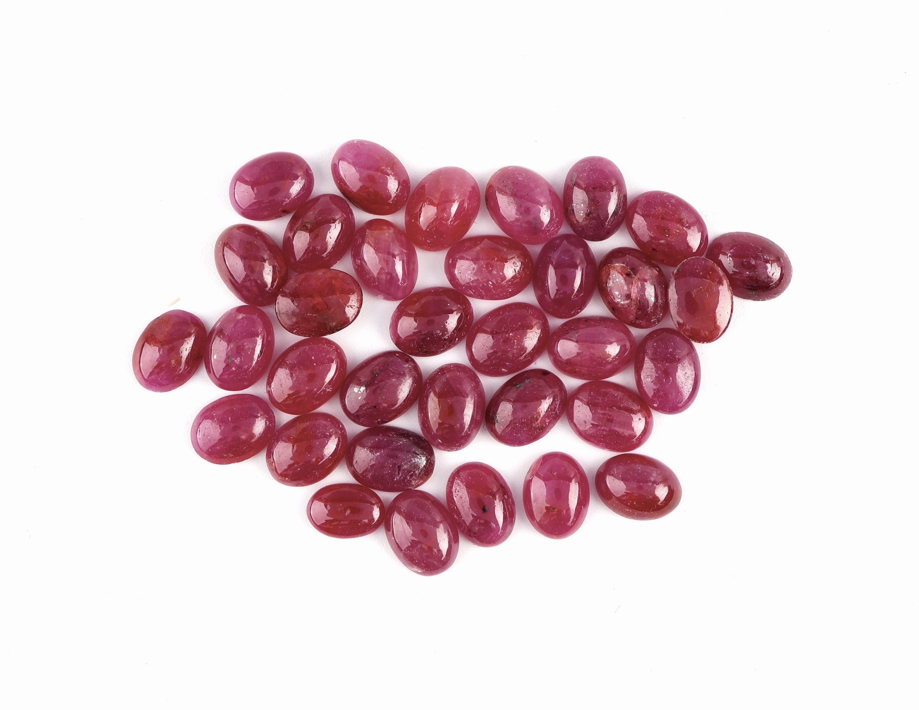 Image 27128650 - Lot lose Rubine zus. ca. 51.59 ct, ovale Cabochons in versch. Größen und Farb- nuancen
