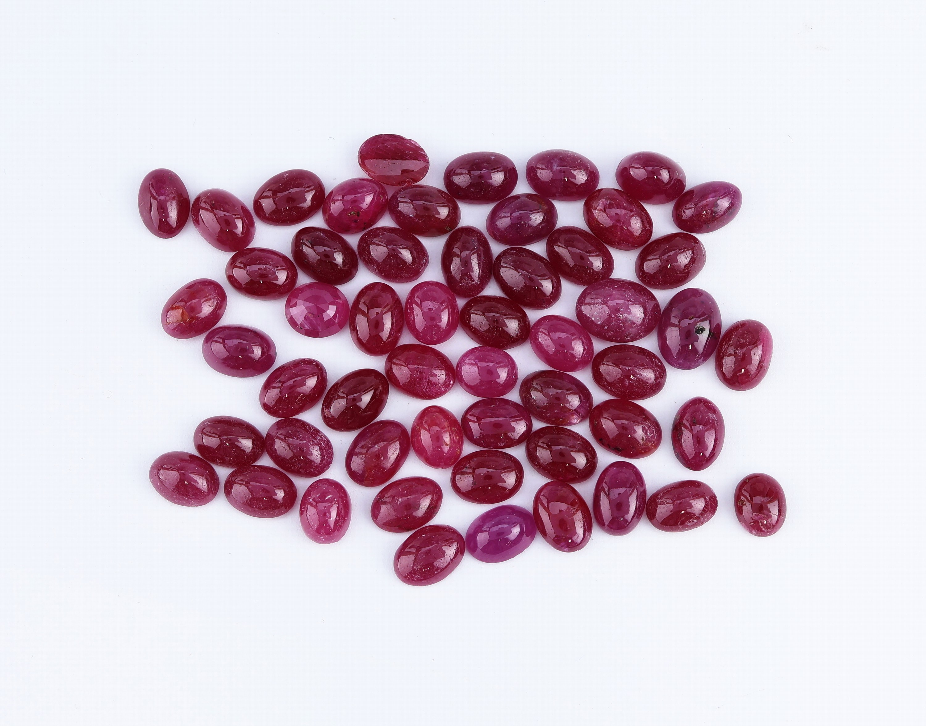 Image 27128651 - Lot loose rubies total approx. 61.19 ct, oval cabochons, stones with traces of mounting