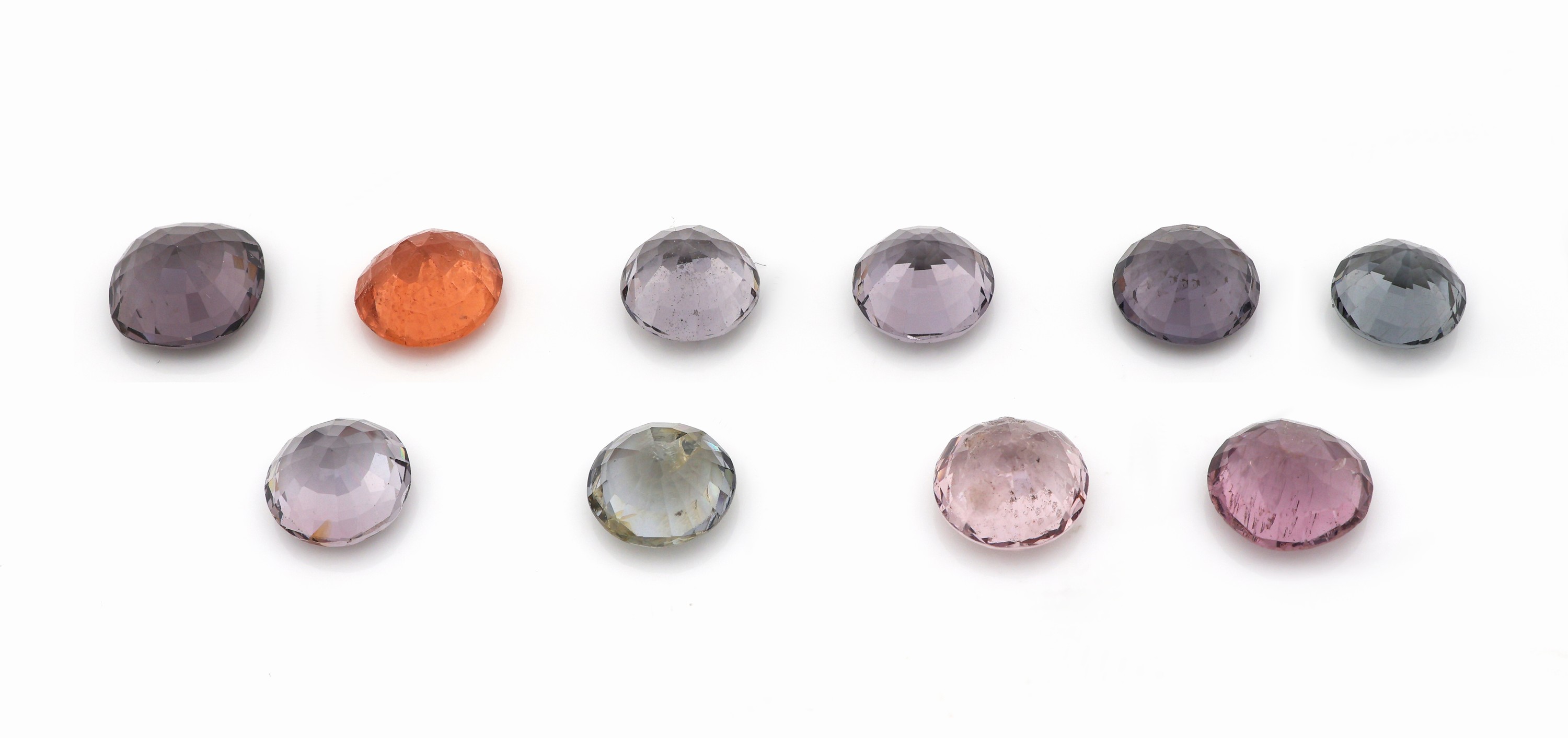 Detail a: Lot 10 lose Spinell, zus. ca. 14.27 ct, rundfacett. in versch. Größen und Farben