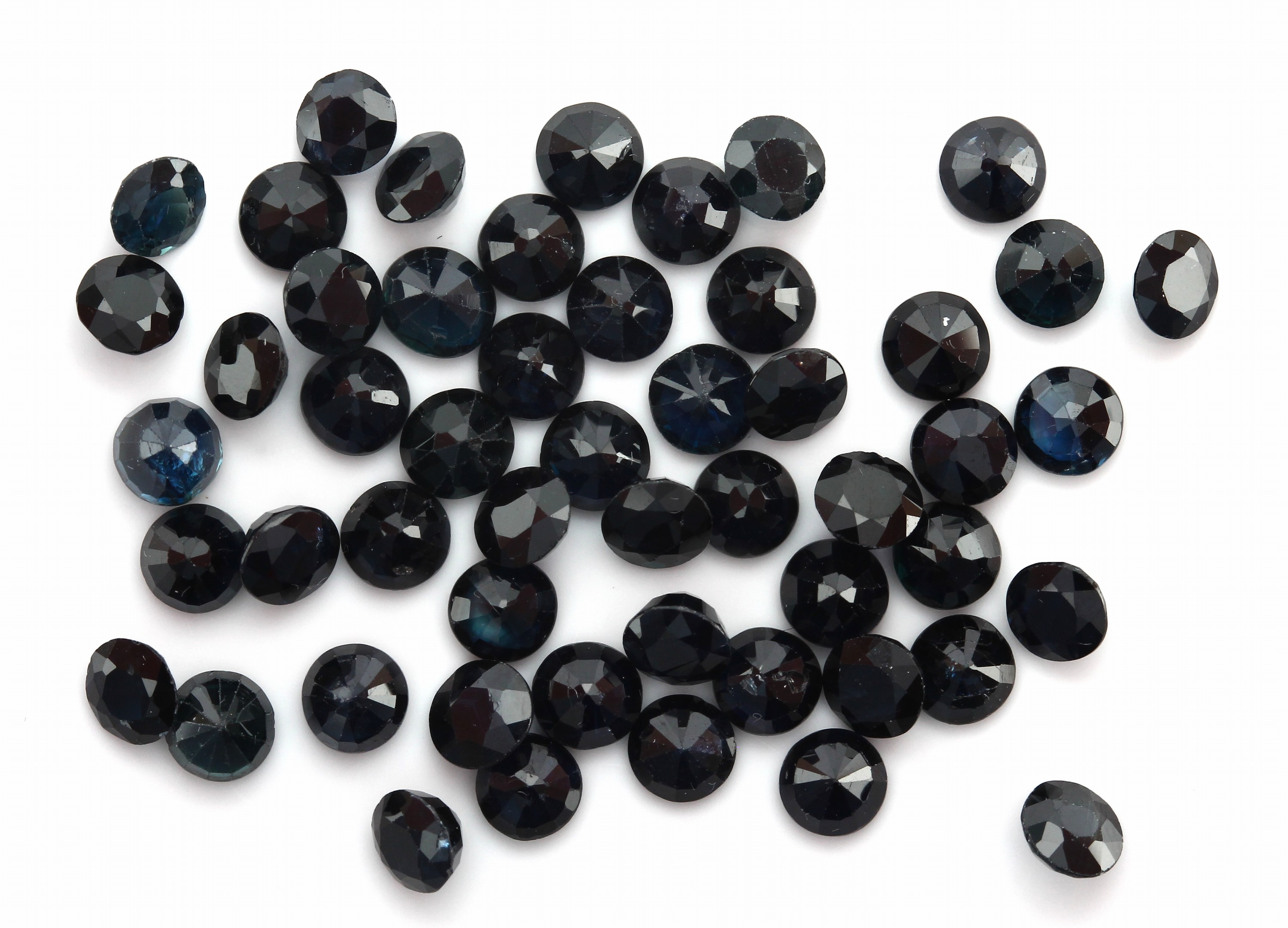 Image 27128665 - Lot loose sapphires total approx. 20.99 ct, round bevelled in different sizes and colour ...