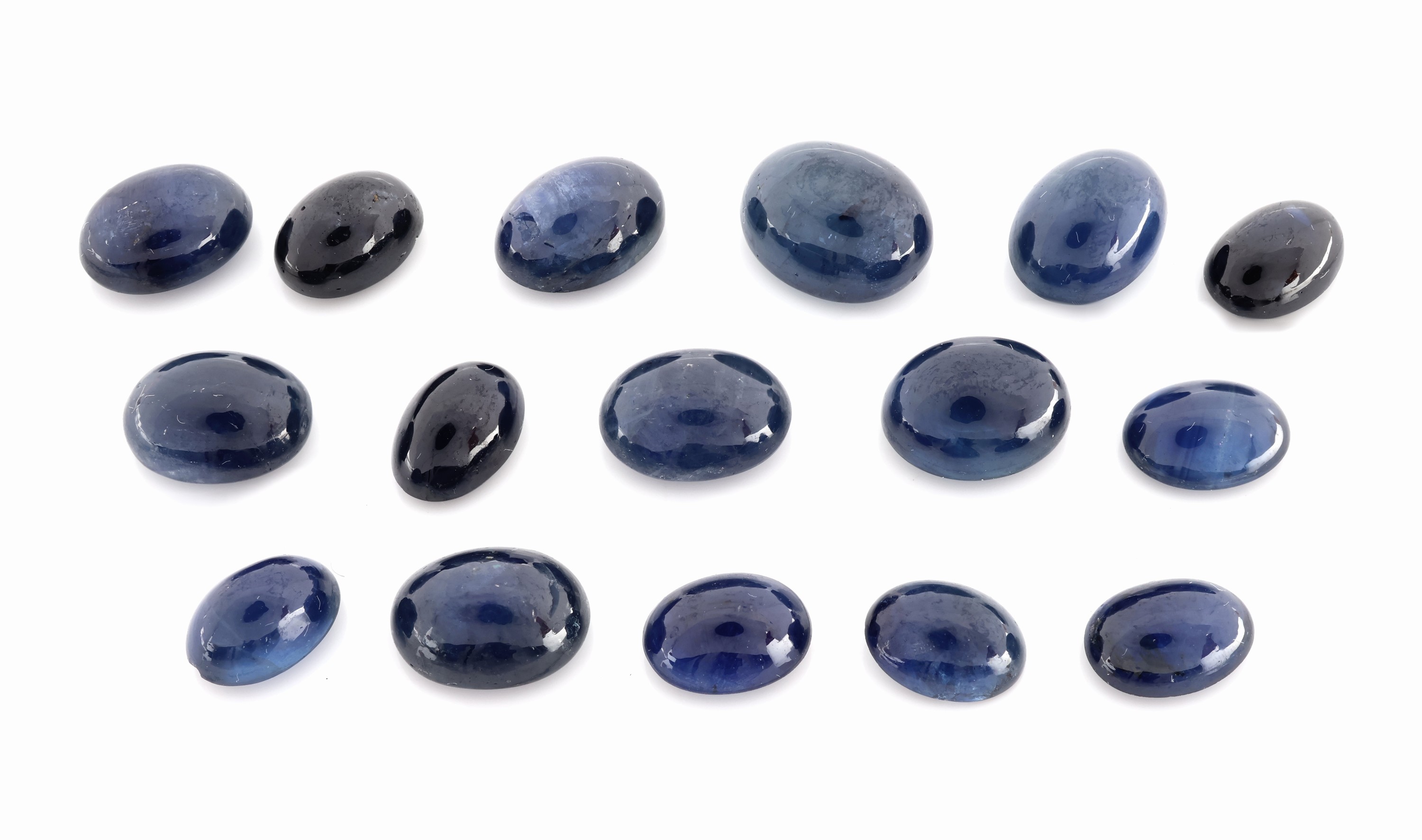 Detail a: Lot lose Saphir-Cabochons zus. ca. 27.56 ct, oval, in versch. Farbnuancen