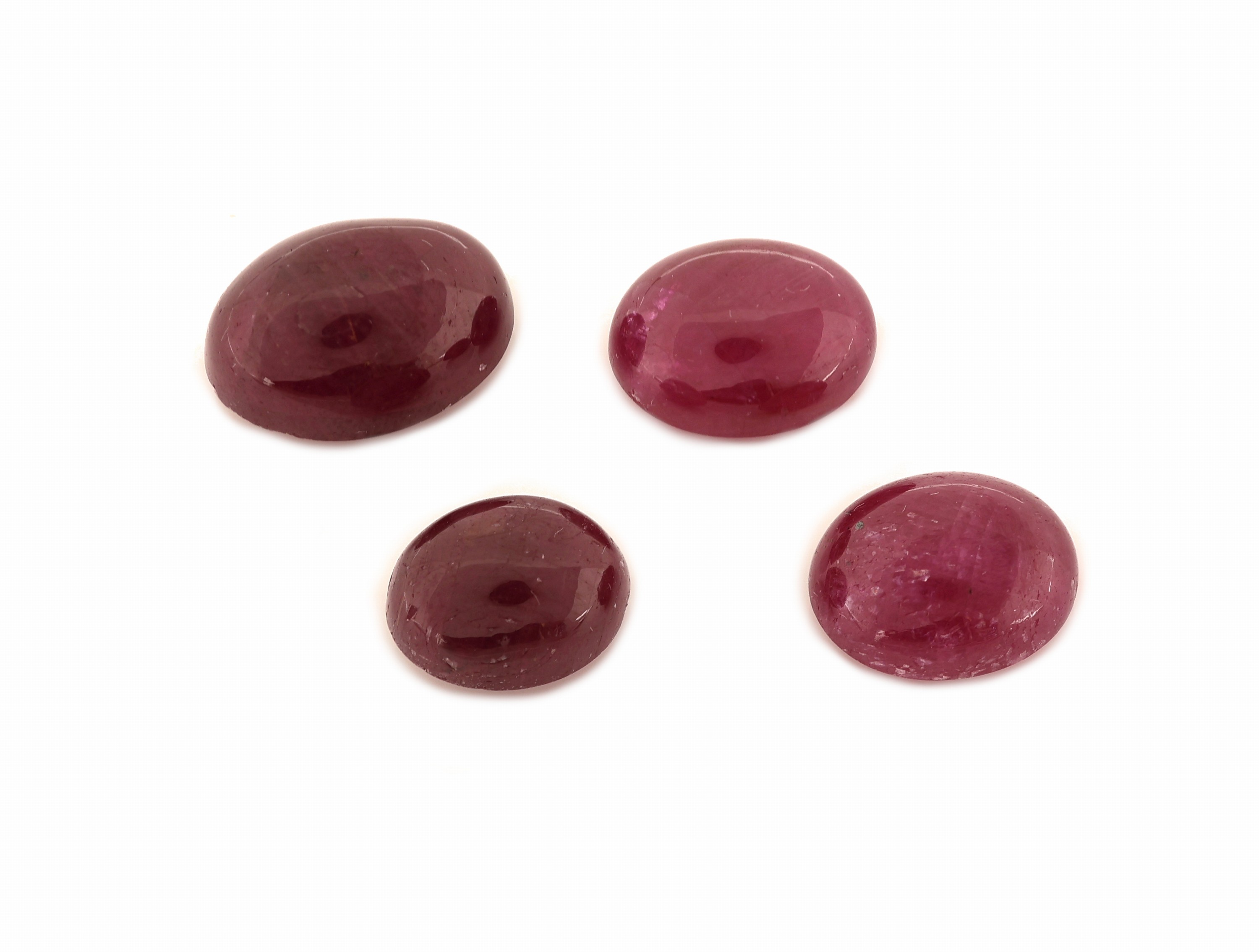 Image 27128685 - Lot 4 loose oval ruby-cabochons total approx. 19.70 ct, in different sizes, partially ...