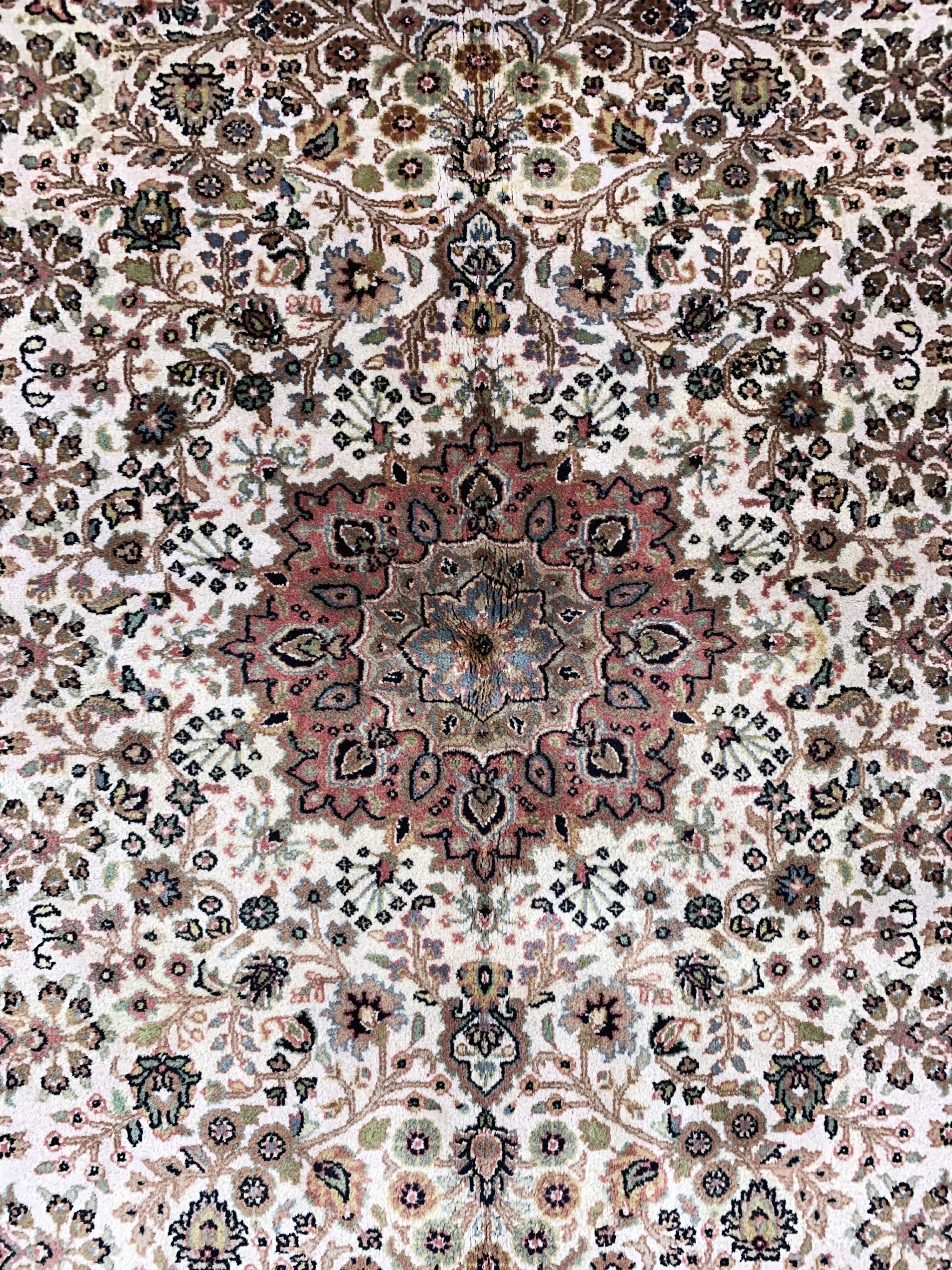 Detail c: Sarogh Kork fein, Indien, Ende 20.Jhd, Korkwolle auf Baumwolle, ca. 237 x 172 cm, EHZ: 1-2