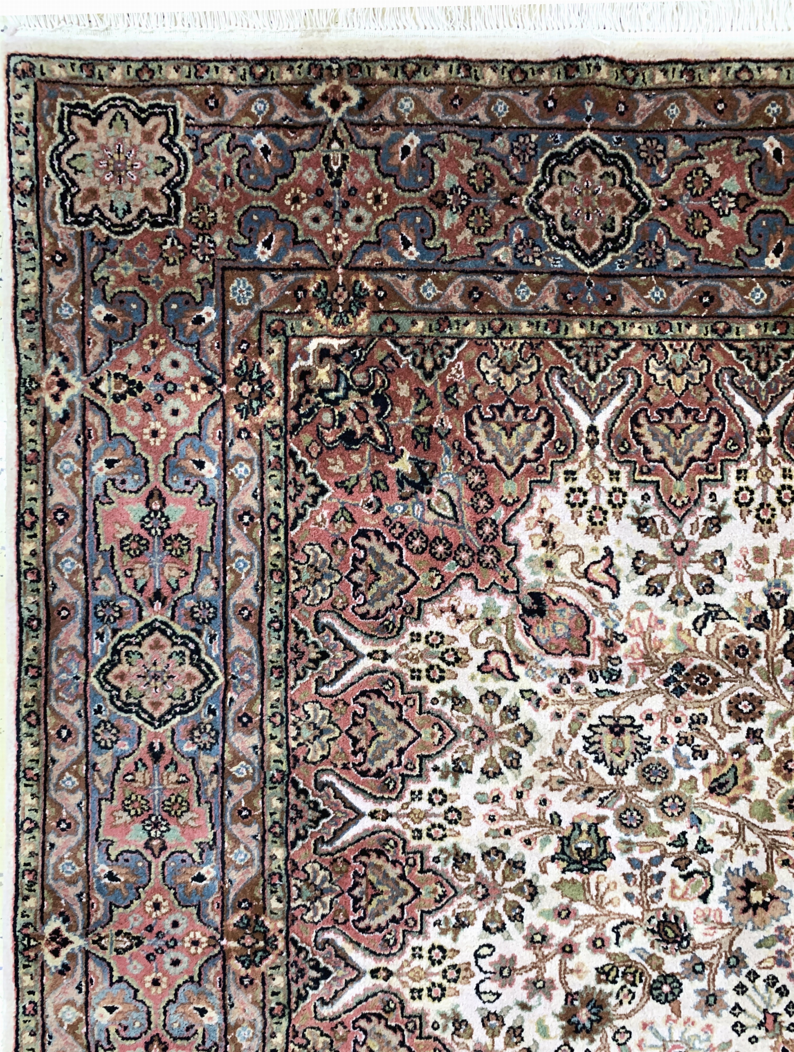 Detail d: Sarogh Kork fein, Indien, Ende 20.Jhd, Korkwolle auf Baumwolle, ca. 237 x 172 cm, EHZ: 1-2