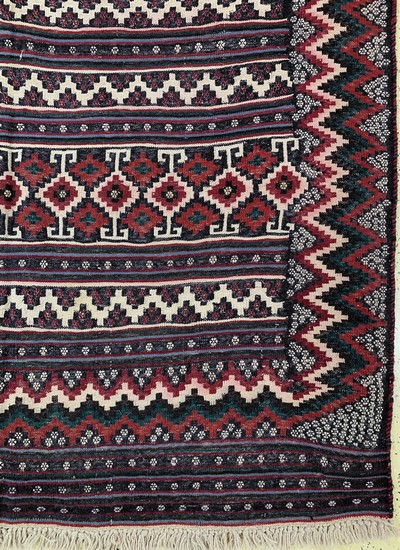 27128628a - Sirdjan Kelim, Persien, Mitte 20.Jhd, Wolleauf Wolle, ca. 242 x 163 cm, EHZ: 2 ...