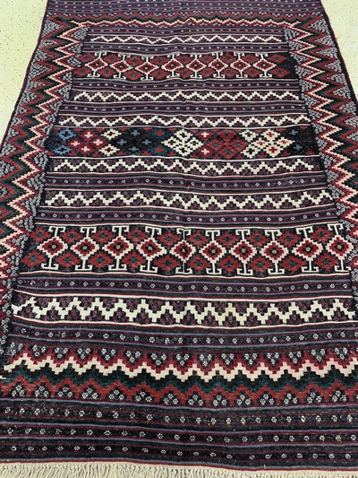 27128628e - Sirdjan Kelim, Persien, Mitte 20.Jhd, Wolleauf Wolle, ca. 242 x 163 cm, EHZ: 2 ...