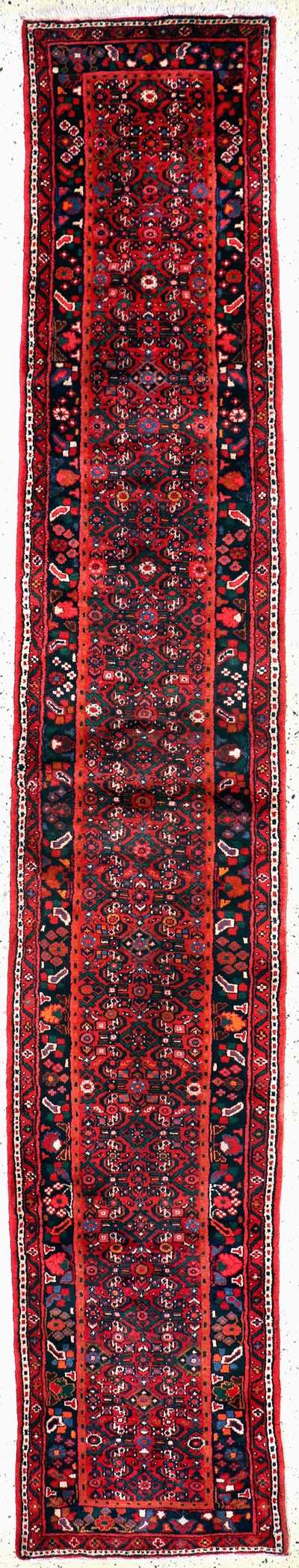 Image Hosseinabad, Persien, Mitte 20.Jhd, Wolle auf Baumwolle, ca. 437 x 75 cm, EHZ: 2 ...