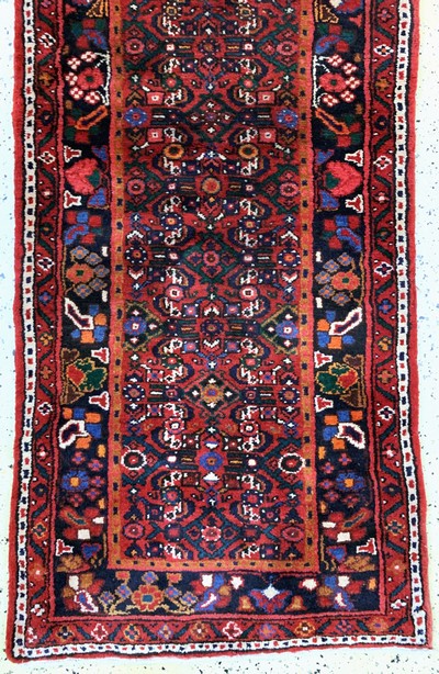 27128641e - Hosseinabad, Persien, Mitte 20.Jhd, Wolle auf Baumwolle, ca. 437 x 75 cm, EHZ: 2 ...