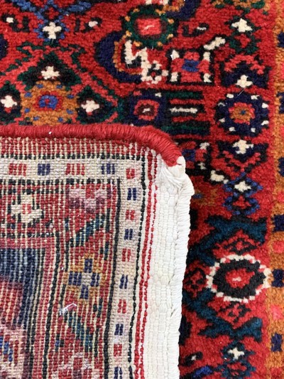 27128641f - Hosseinabad, Persien, Mitte 20.Jhd, Wolle auf Baumwolle, ca. 437 x 75 cm, EHZ: 2 ...