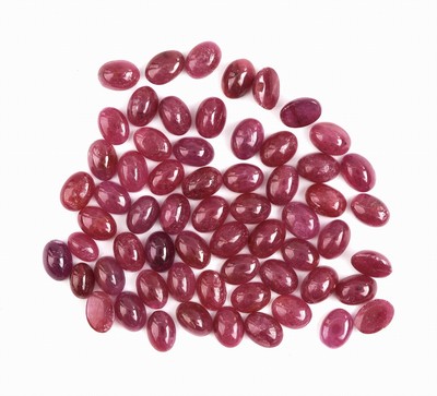 Image Lot lose Rubine zus. ca. 65.74 ct, ovale Cabochons in versch. Farbnuancen, beh.