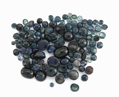 Image Lot lose Saphire, zus. ca. 55.51 ct, Cabochons in versch. Größen und Farbnuancen, ...