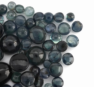 27128661a - Lot lose Saphire, zus. ca. 55.51 ct, Cabochons in versch. Größen und Farbnuancen, ...