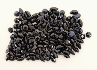 27128673a - Lot lose Saphire zus. ca. 28.78 ct, facett. Navettes, dazu lose rundfacett. Saphire zus. ...