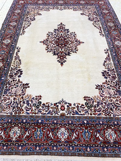 27128681h - Sarogh, Persien, Mitte 20.Jhd, Wolle auf Baumwolle, ca. 317 x 218 cm, EHZ: 2(flecken). ...