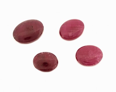 27128685a - Lot 4 loose oval ruby-cabochons total approx. 19.70 ct, in different sizes, partially ...