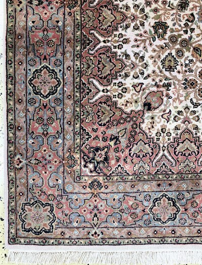 27128694b - Sarogh Kork fein, Indien, Ende 20.Jhd, Korkwolle auf Baumwolle, ca. 237 x 172 cm, EHZ: ...