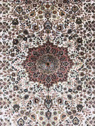 27128694c - Sarogh Kork fein, Indien, Ende 20.Jhd, Korkwolle auf Baumwolle, ca. 237 x 172 cm, EHZ: ...