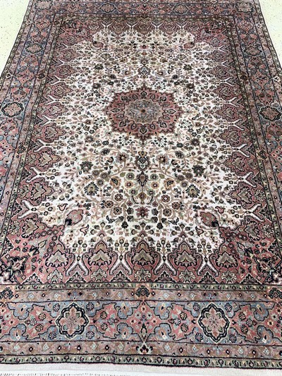 27128694f - Sarogh Kork fein, Indien, Ende 20.Jhd, Korkwolle auf Baumwolle, ca. 237 x 172 cm, EHZ: ...