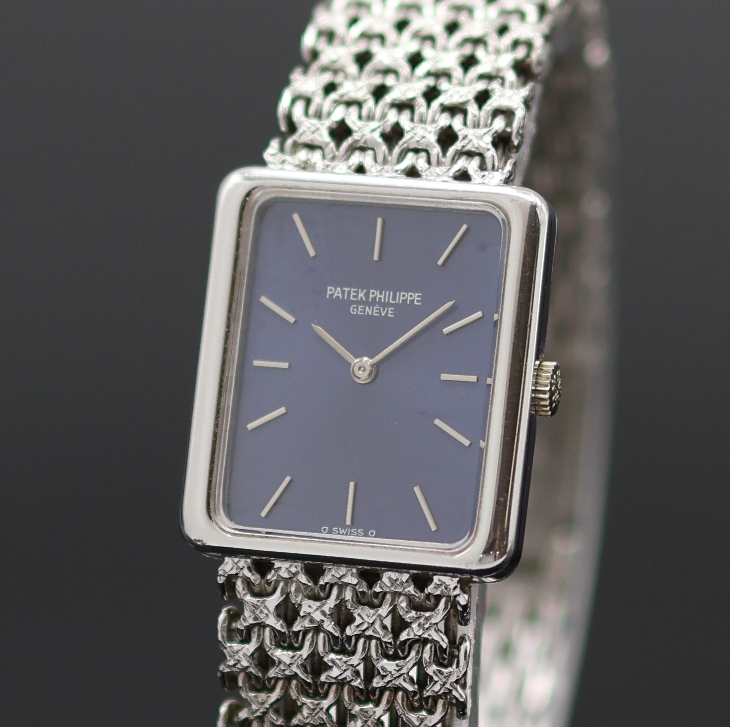 Detail a: PATEK PHILIPPE seltene Damenarmbanduhr Referenz 4224-3 in WG 750/000, Schweiz um 1975, Handaufzug, 3-tlg. Geh. am festen Gliederband in WG 750/000, ...