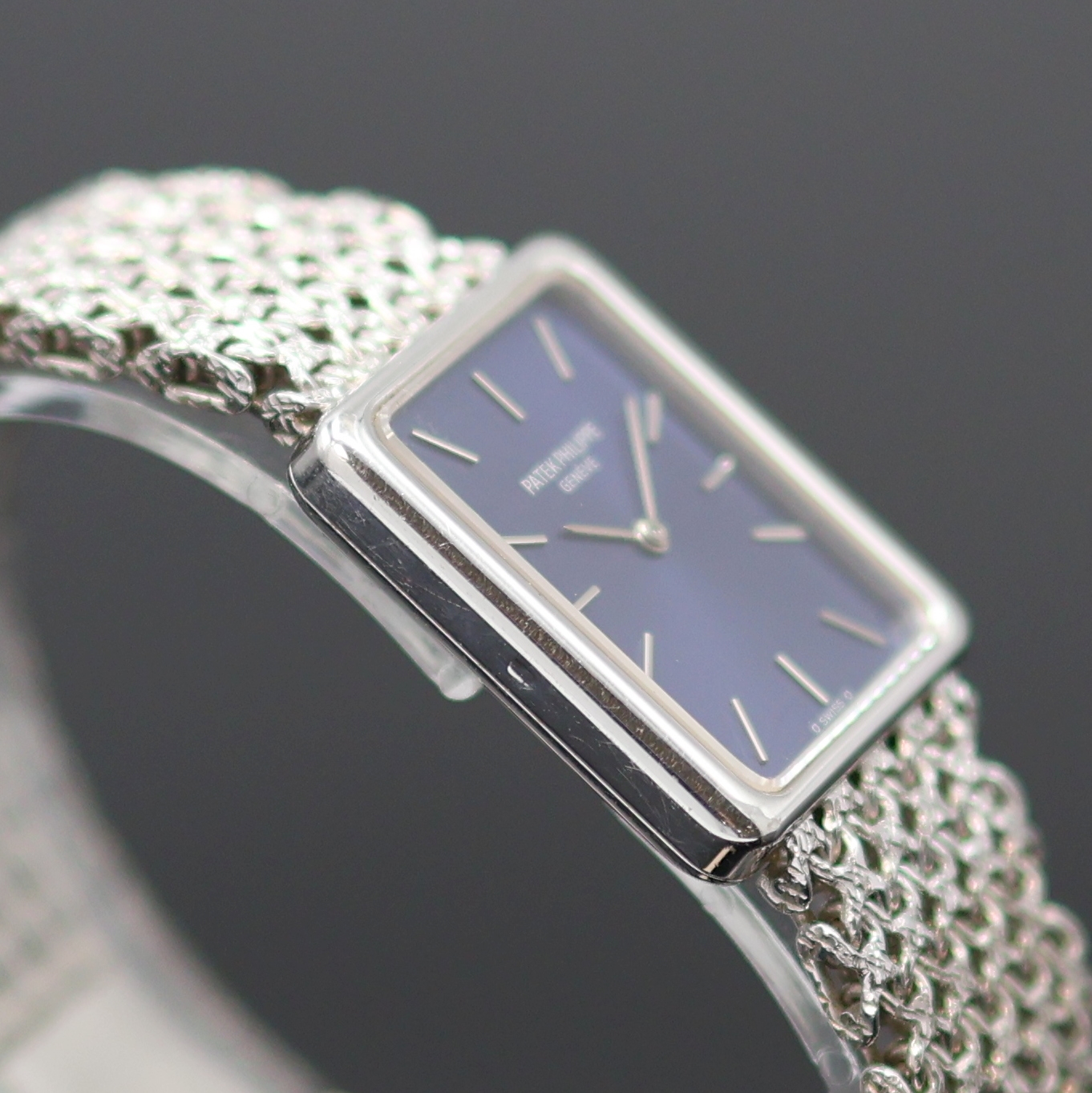 Detail c: PATEK PHILIPPE seltene Damenarmbanduhr Referenz 4224-3 in WG 750/000, Schweiz um 1975, Handaufzug, 3-tlg. Geh. am festen Gliederband in WG 750/000, ...