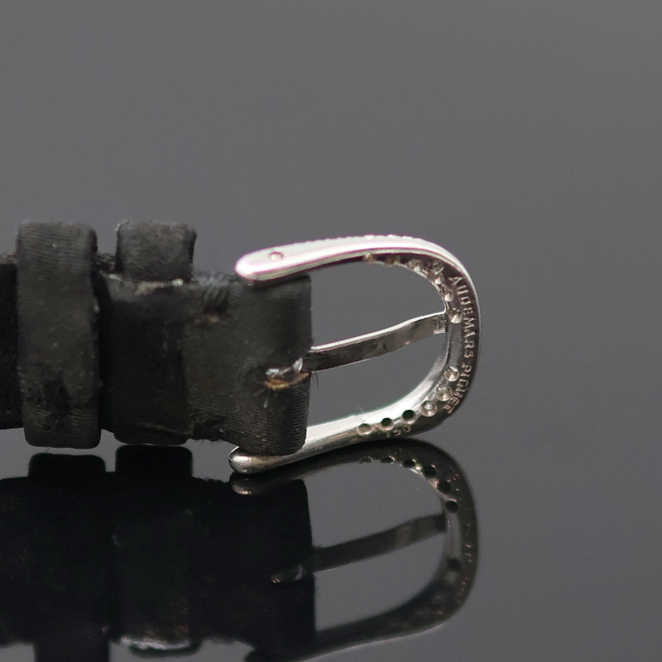 Detail d: AUDEMARS PIGUET brillant-besetzte Damenarmbanduhr in WG 750/000, Schweiz um 1975, Handaufzug, ovales, 2-tlg. Geh., Lünette aufgedr., matt-schwarzes ...