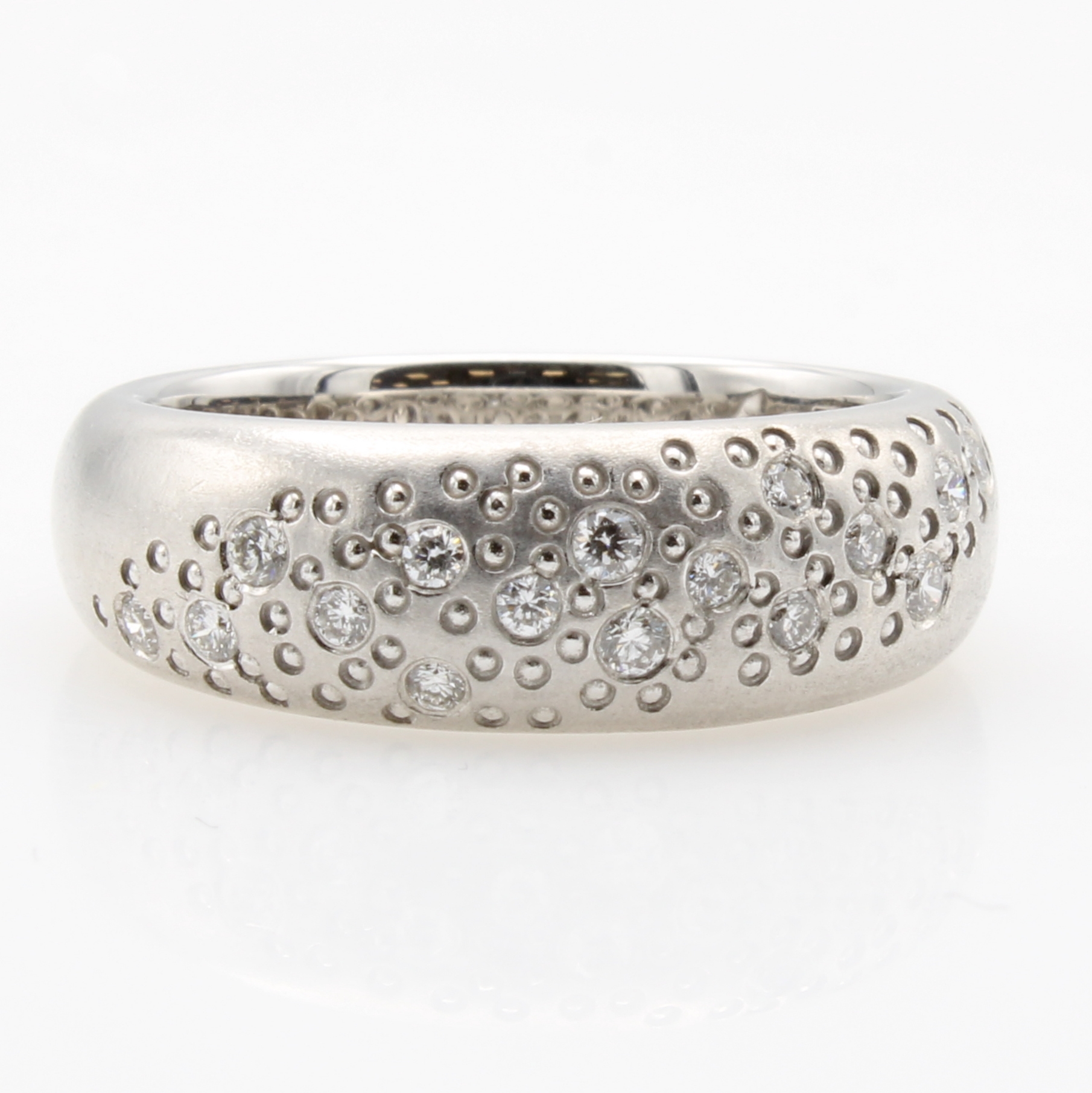 Image 27128871 - Ring mit Brillanten, GG 750/000, z.T. matt., 16 Brill. verstreut gef. zus. ca. 0.24 ct ...