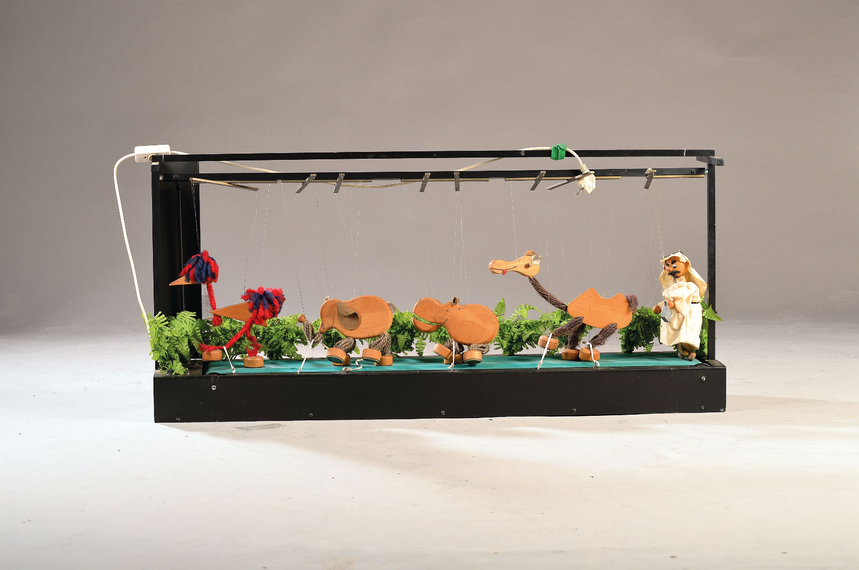 Image 27128873 - Puppenspiel-Automat ´Die Karawane´, deutsch, 1980er-Jahre, Automat mit 5 Holzpuppen, ...