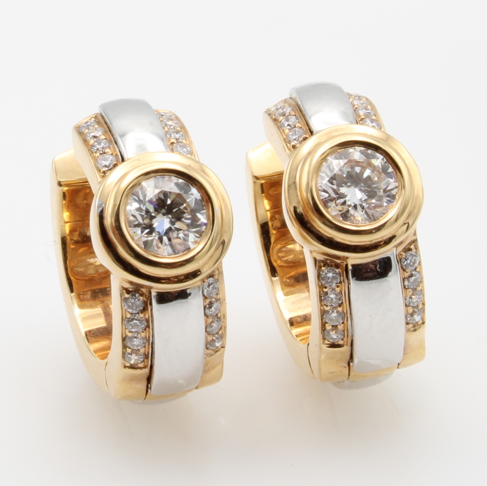 Image 27128879 - Paar Creolen mit Brillanten, RG/WG 750/000, 2 Brill. zus. ca. 1 ct top crystal/vs, ...